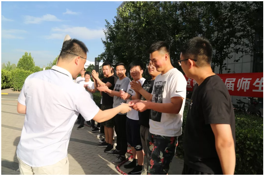 杜老師頒獎(jiǎng)中